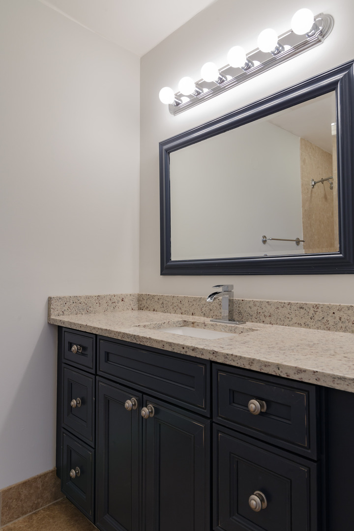 315 S Ashland Avenue Unit: CH-4