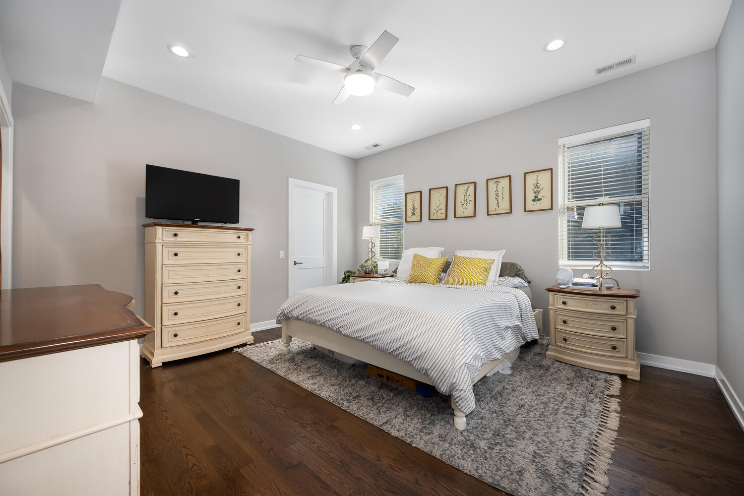 1841 N California Avenue Unit: 3B