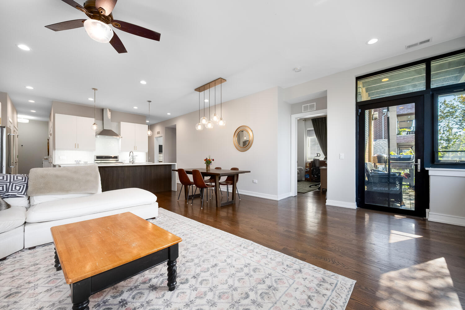 1841 N California Avenue Unit: 3B