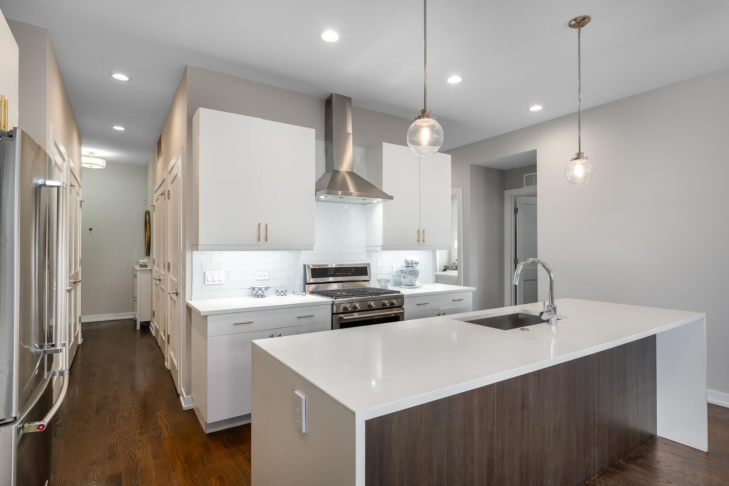 1841 N California Avenue Unit: 3B