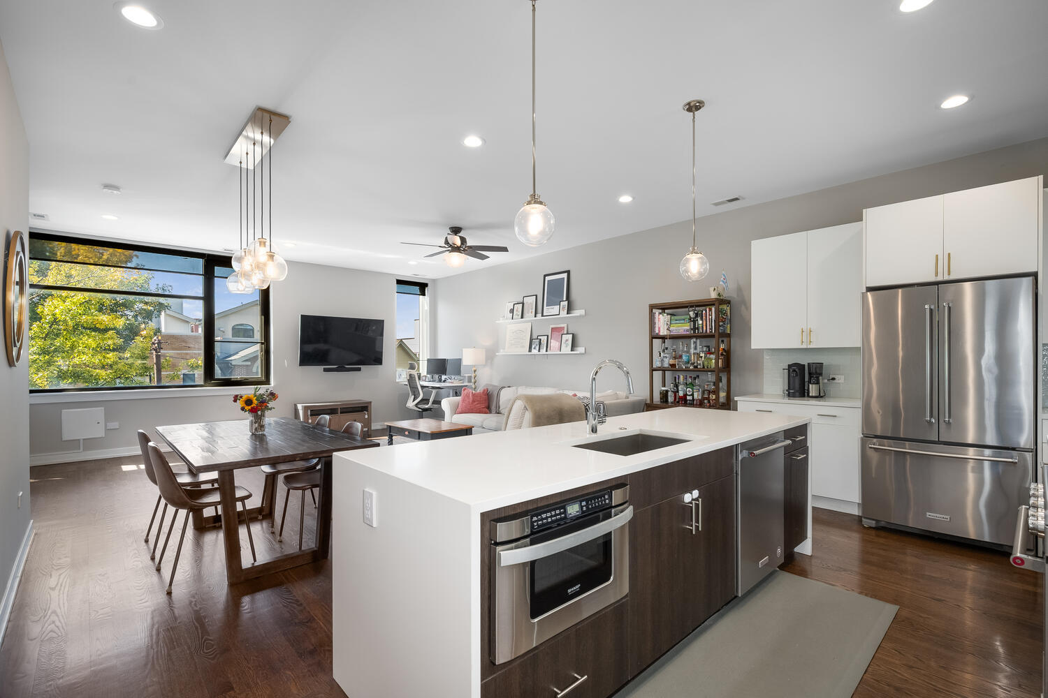 1841 N California Avenue Unit: 3B