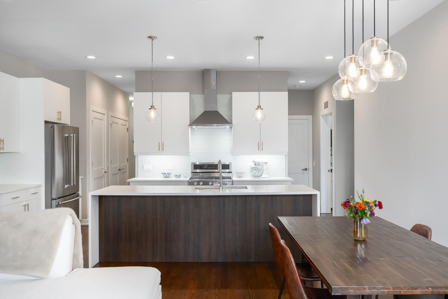 1841 N California Avenue Unit: 3B