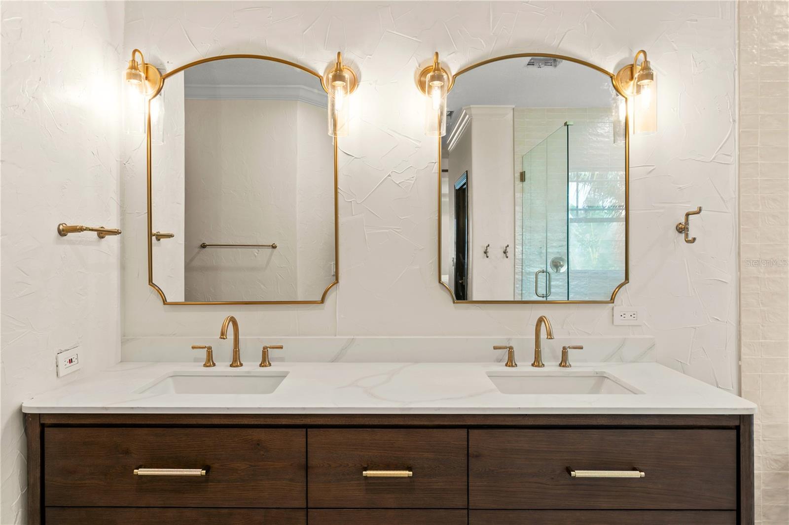 2936 W KNIGHTS AVE #B