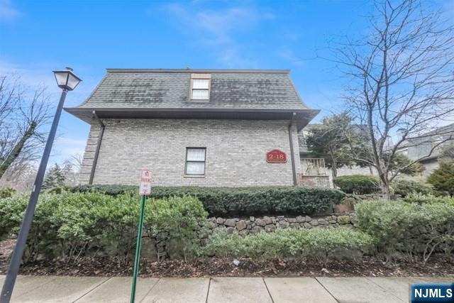 10 Fallsbridge Drive