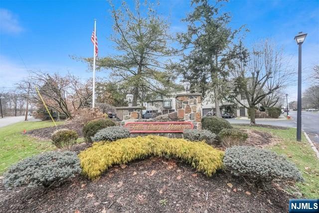 10 Fallsbridge Drive