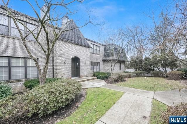 10 Fallsbridge Drive