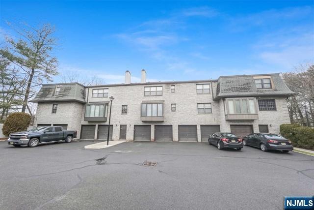 10 Fallsbridge Drive