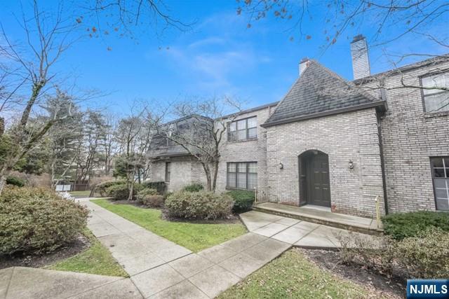 10 Fallsbridge Drive