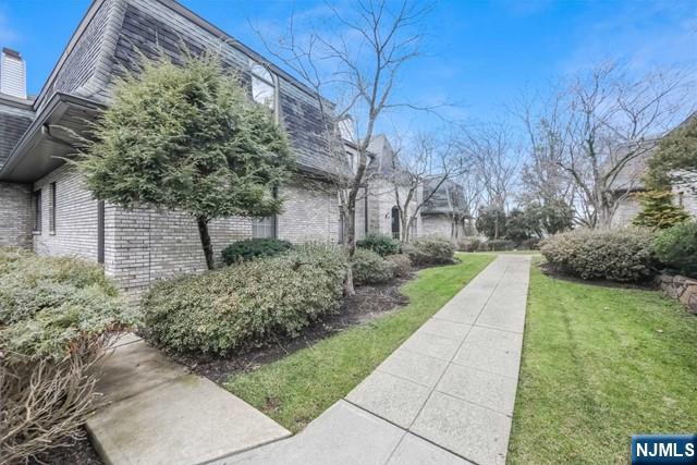 10 Fallsbridge Drive