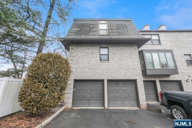 10 Fallsbridge Drive