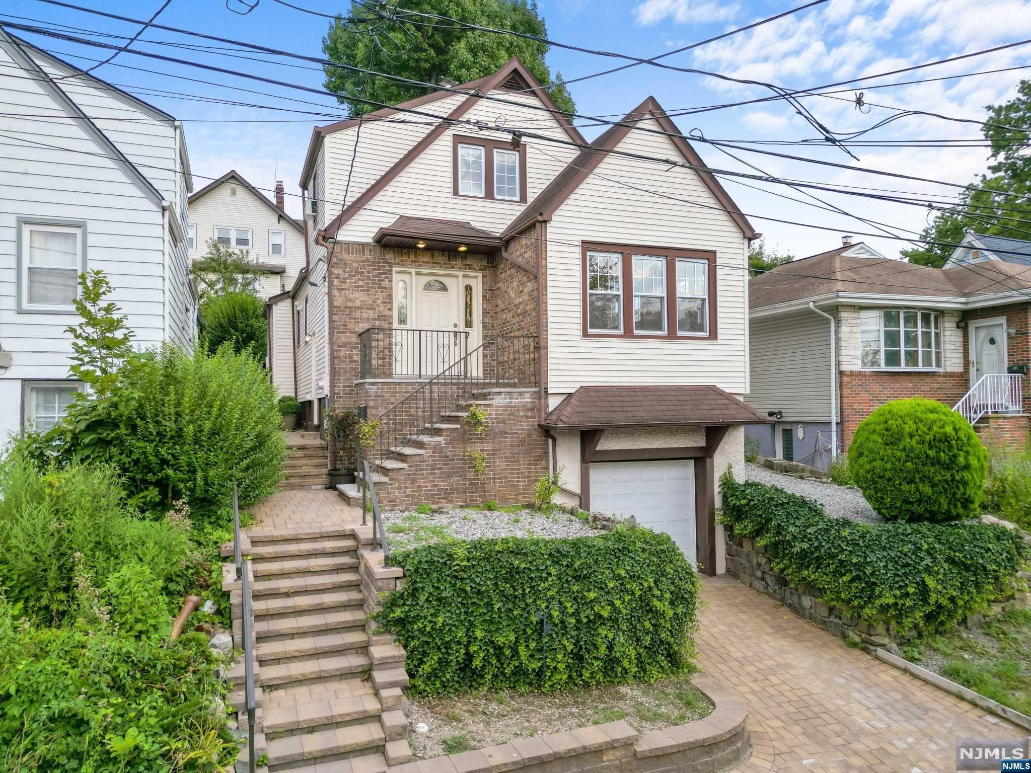728 Stewart Street