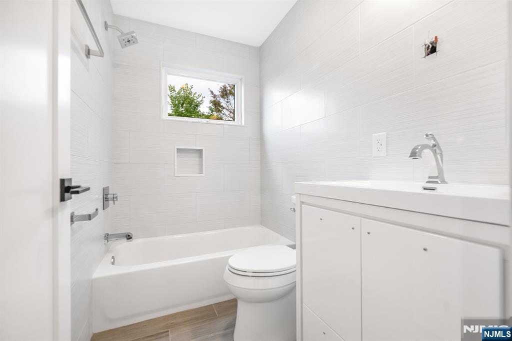 216 Grand Street 3