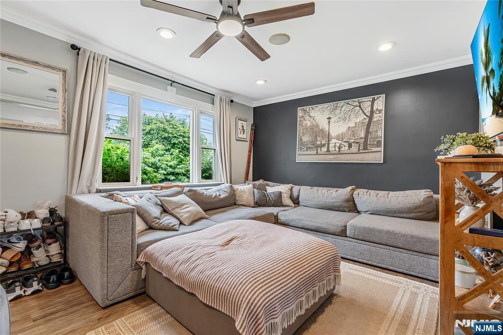 9 Knollwood Road