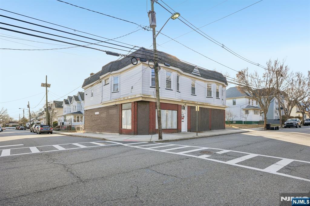125 Madeline Avenue