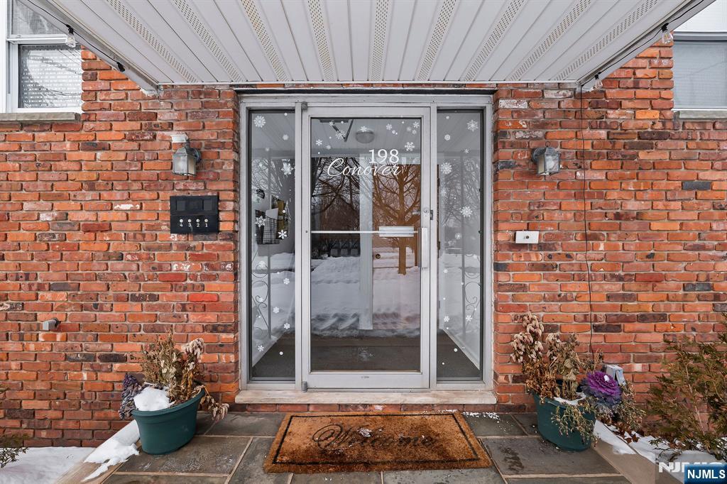 198 Conover Avenue 4