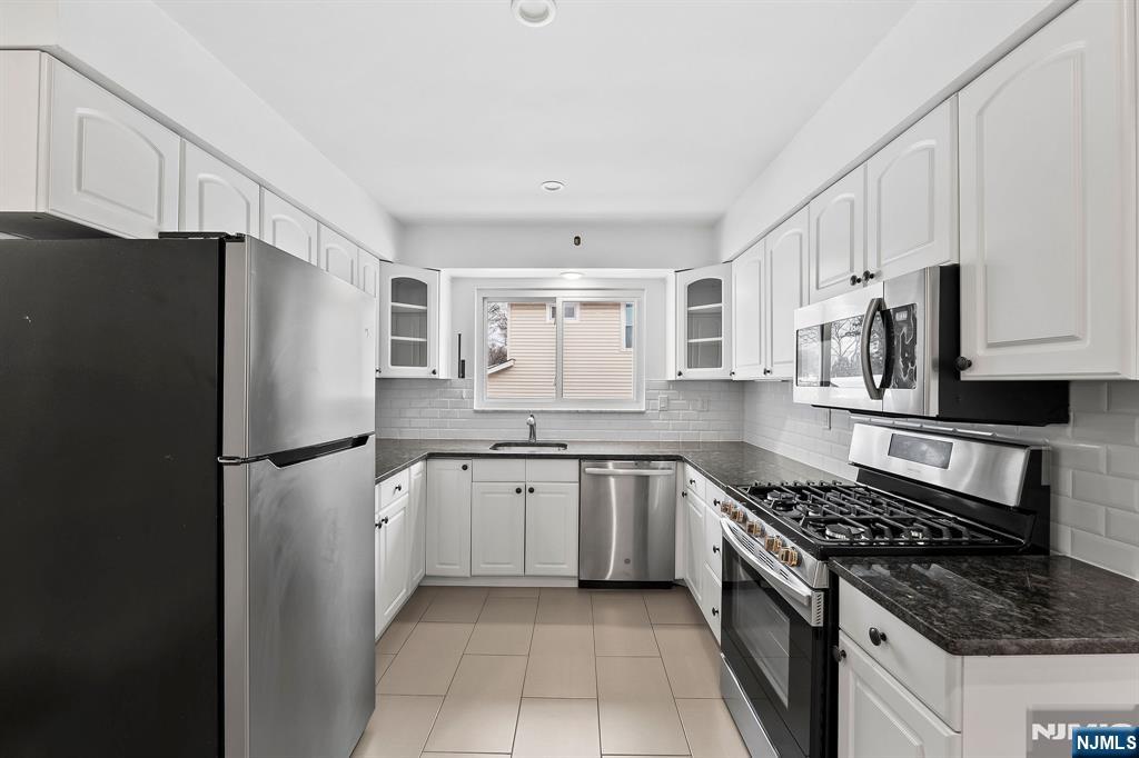 198 Conover Avenue 4