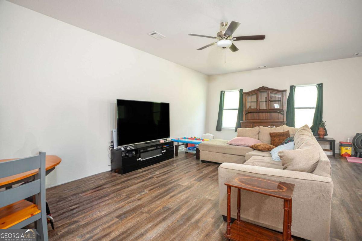 653 Meadows Farm Way