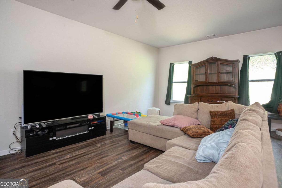 653 Meadows Farm Way
