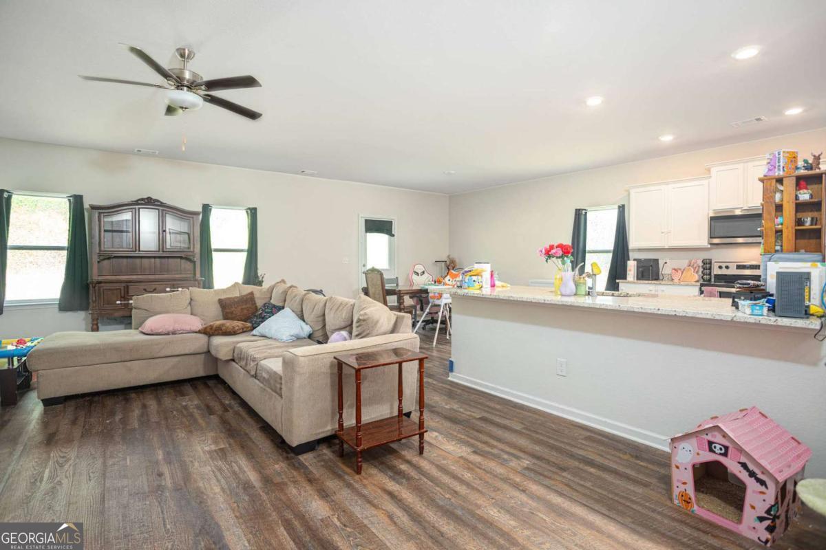 653 Meadows Farm Way