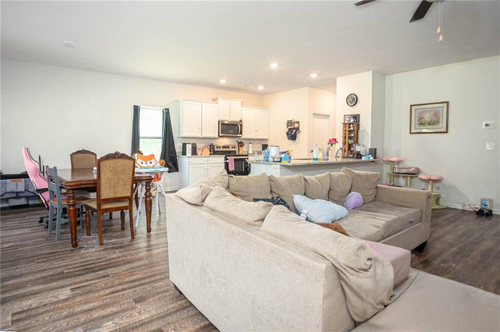 653 Meadows Farm Way