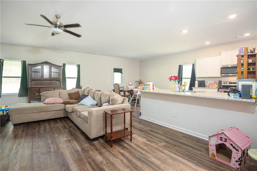 653 Meadows Farm Way