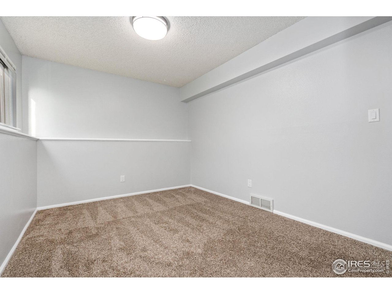 930 Bitterbrush Ln