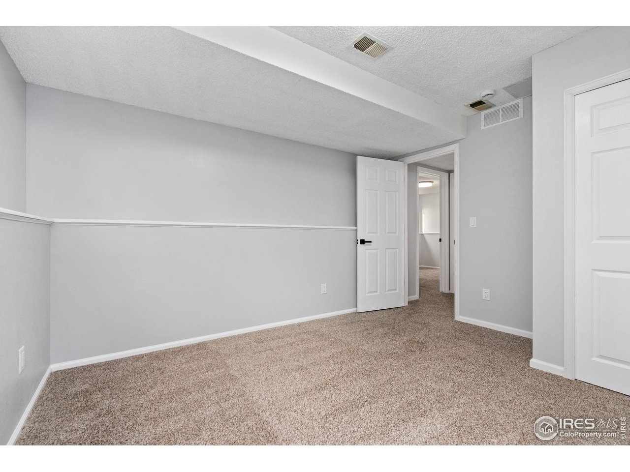 930 Bitterbrush Ln