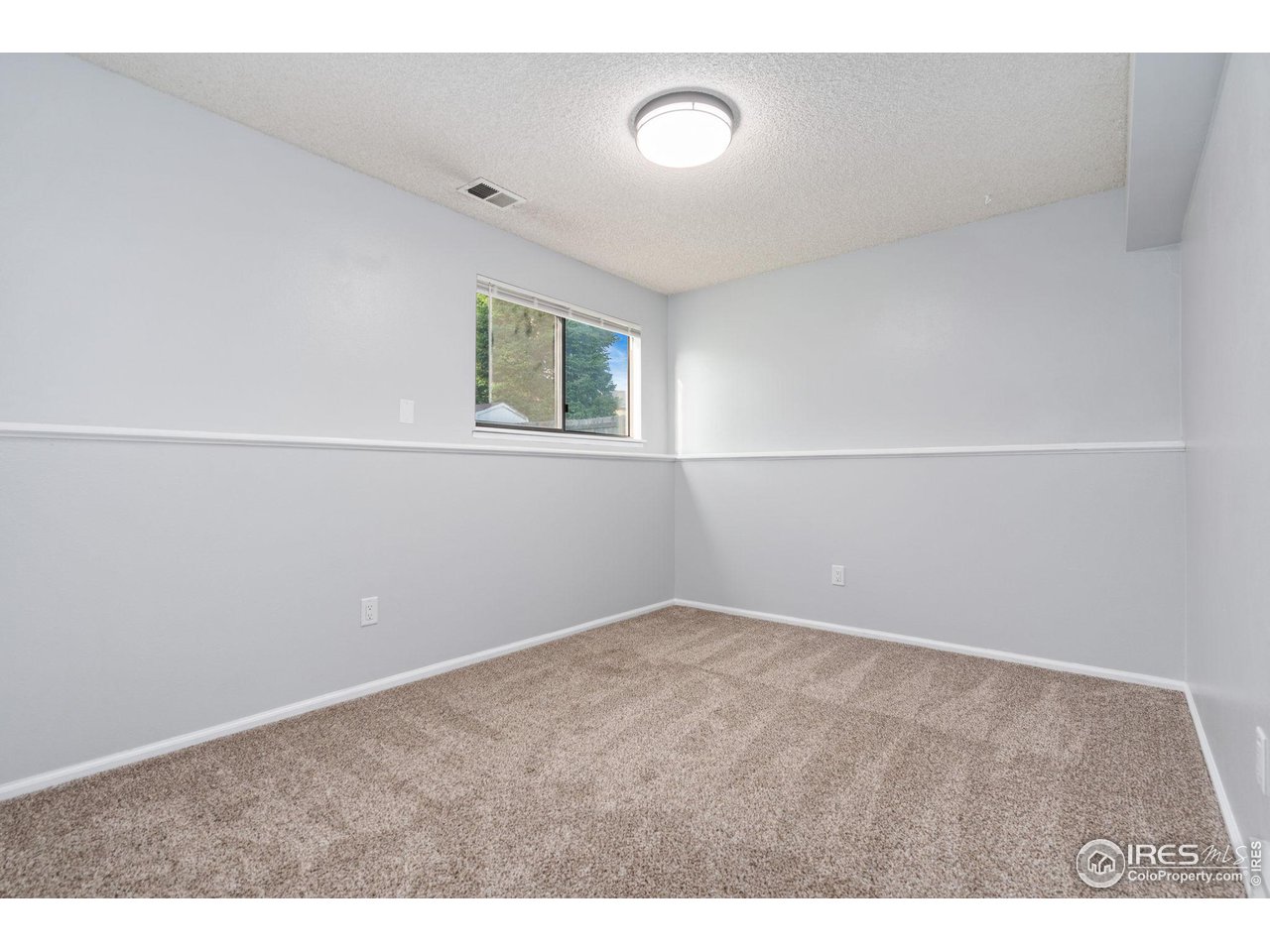 930 Bitterbrush Ln