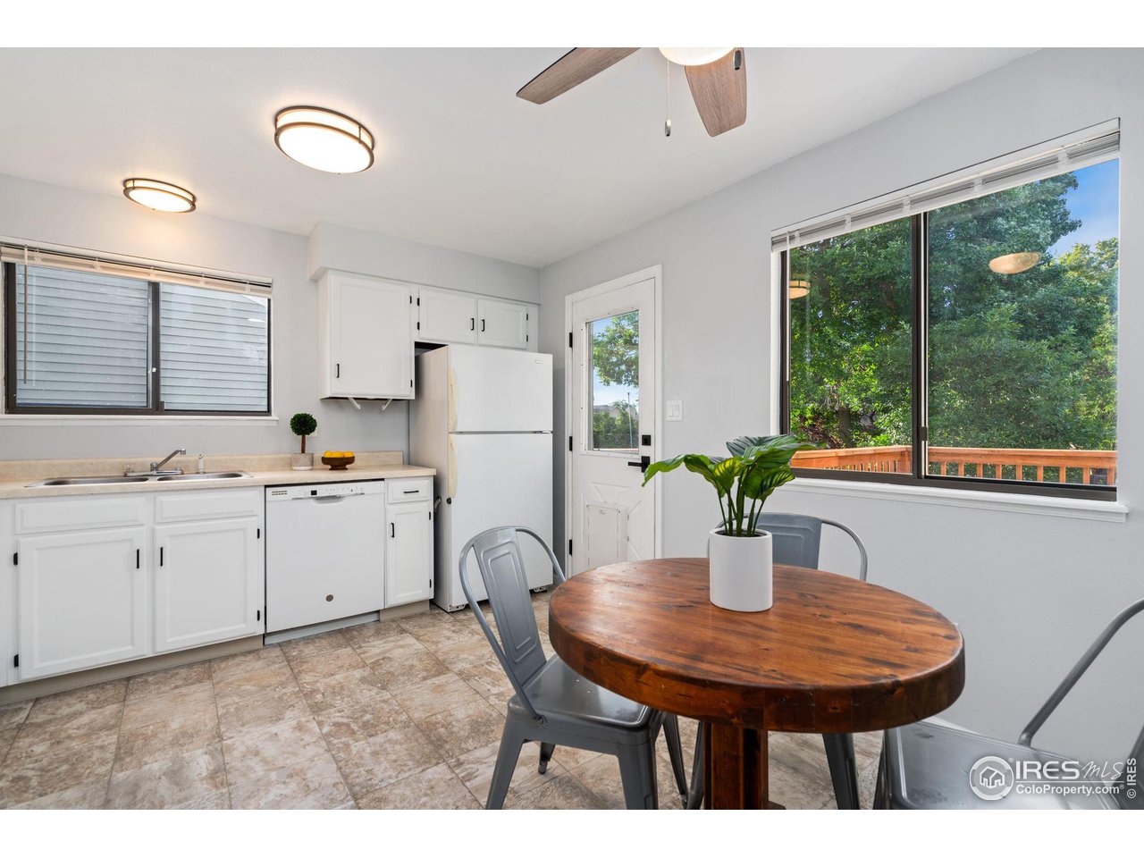 930 Bitterbrush Ln