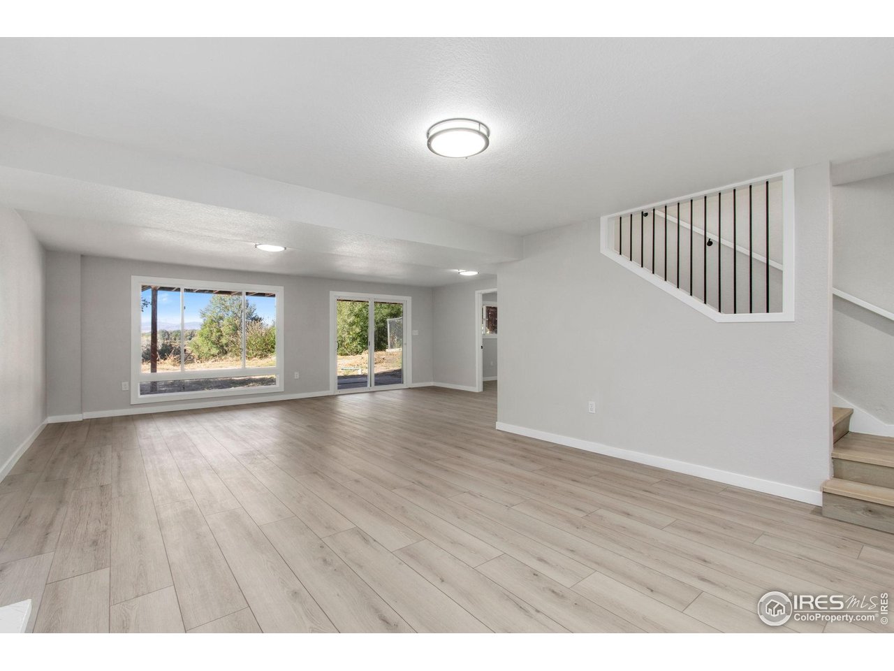 1049 S Summit View Dr