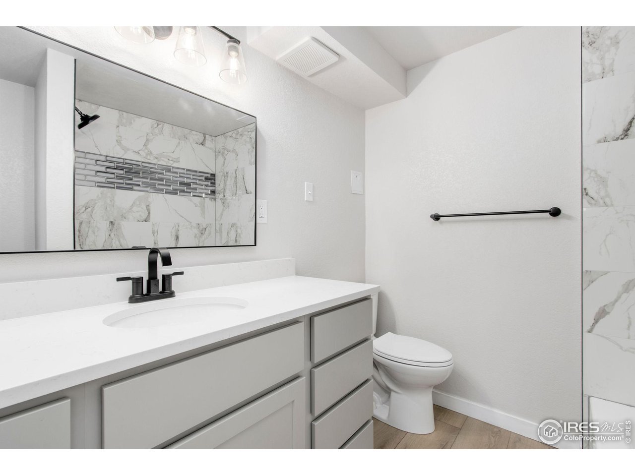 1049 S Summit View Dr