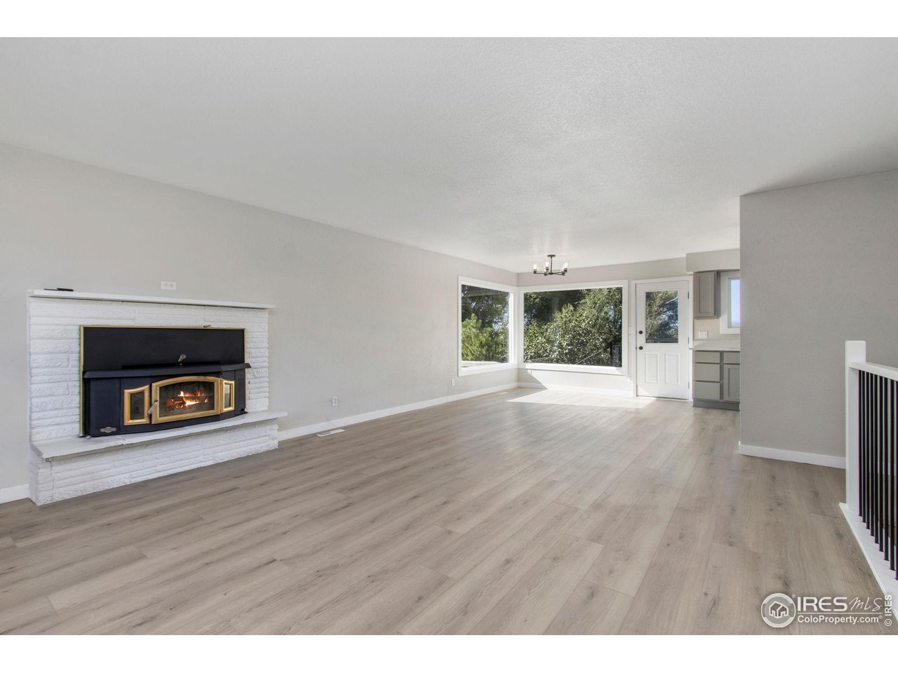 1049 S Summit View Dr