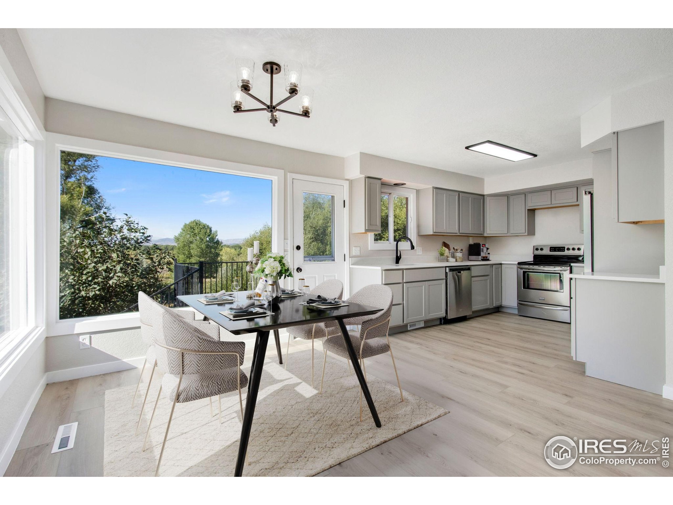 1049 S Summit View Dr