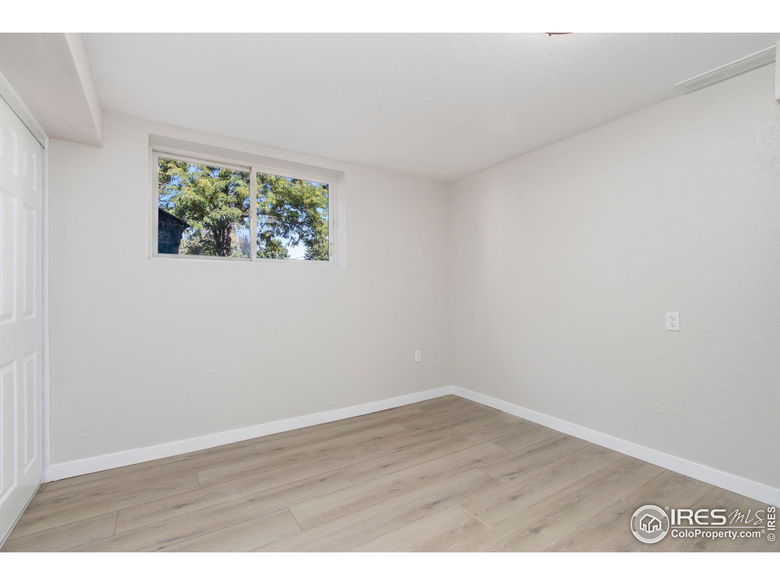 1049 S Summit View Dr