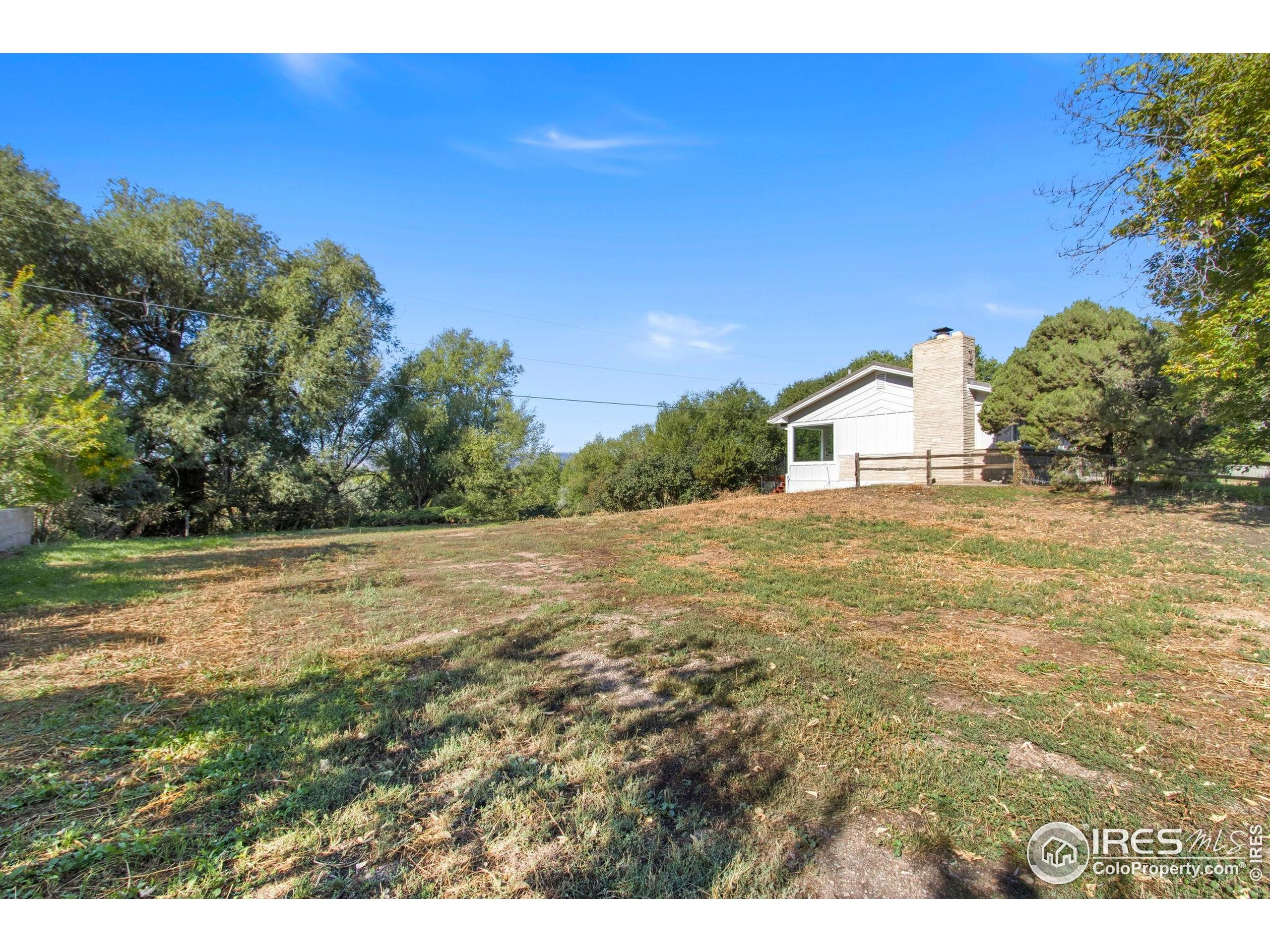 1049 S Summit View Dr