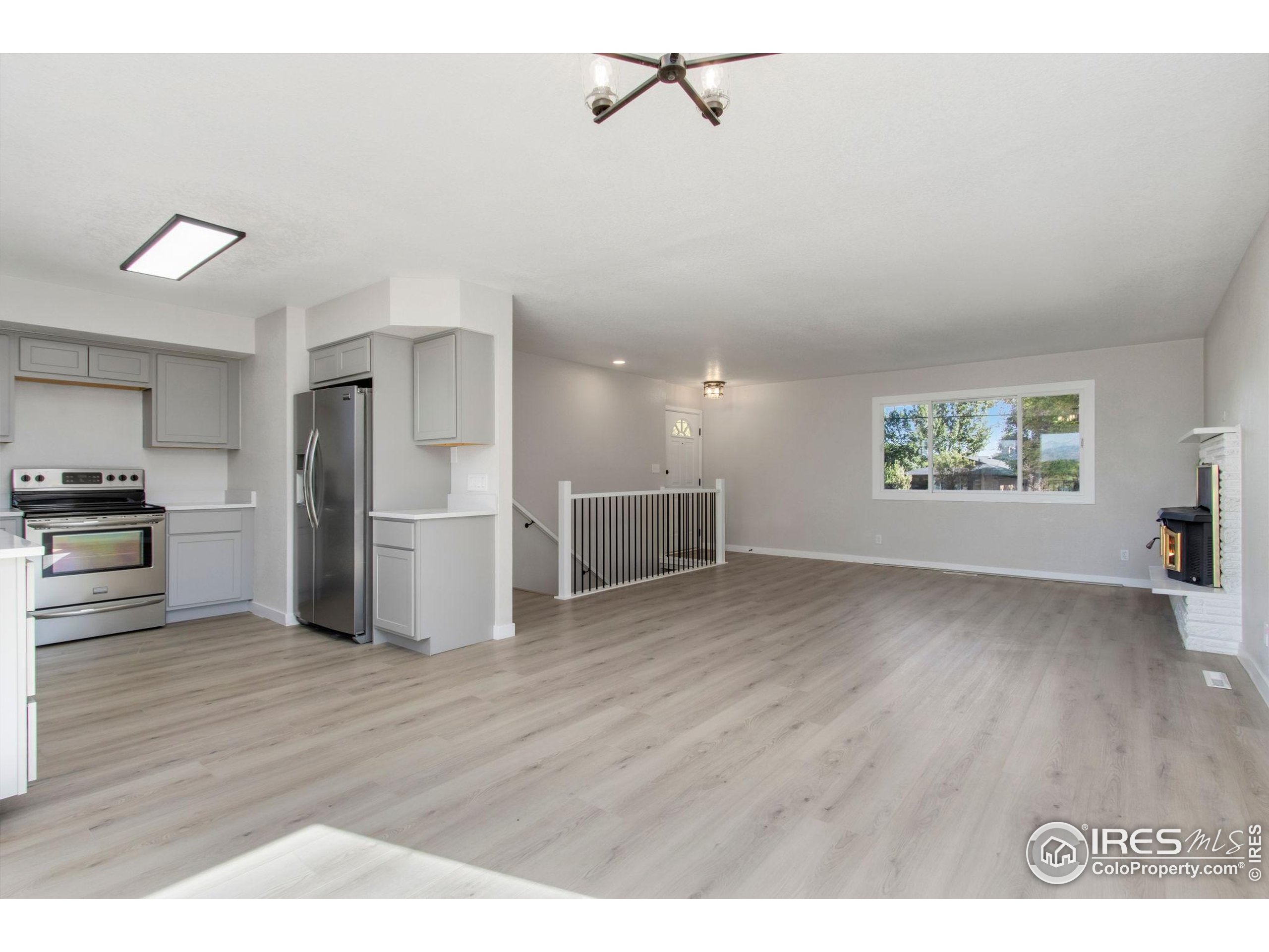 1049 S Summit View Dr