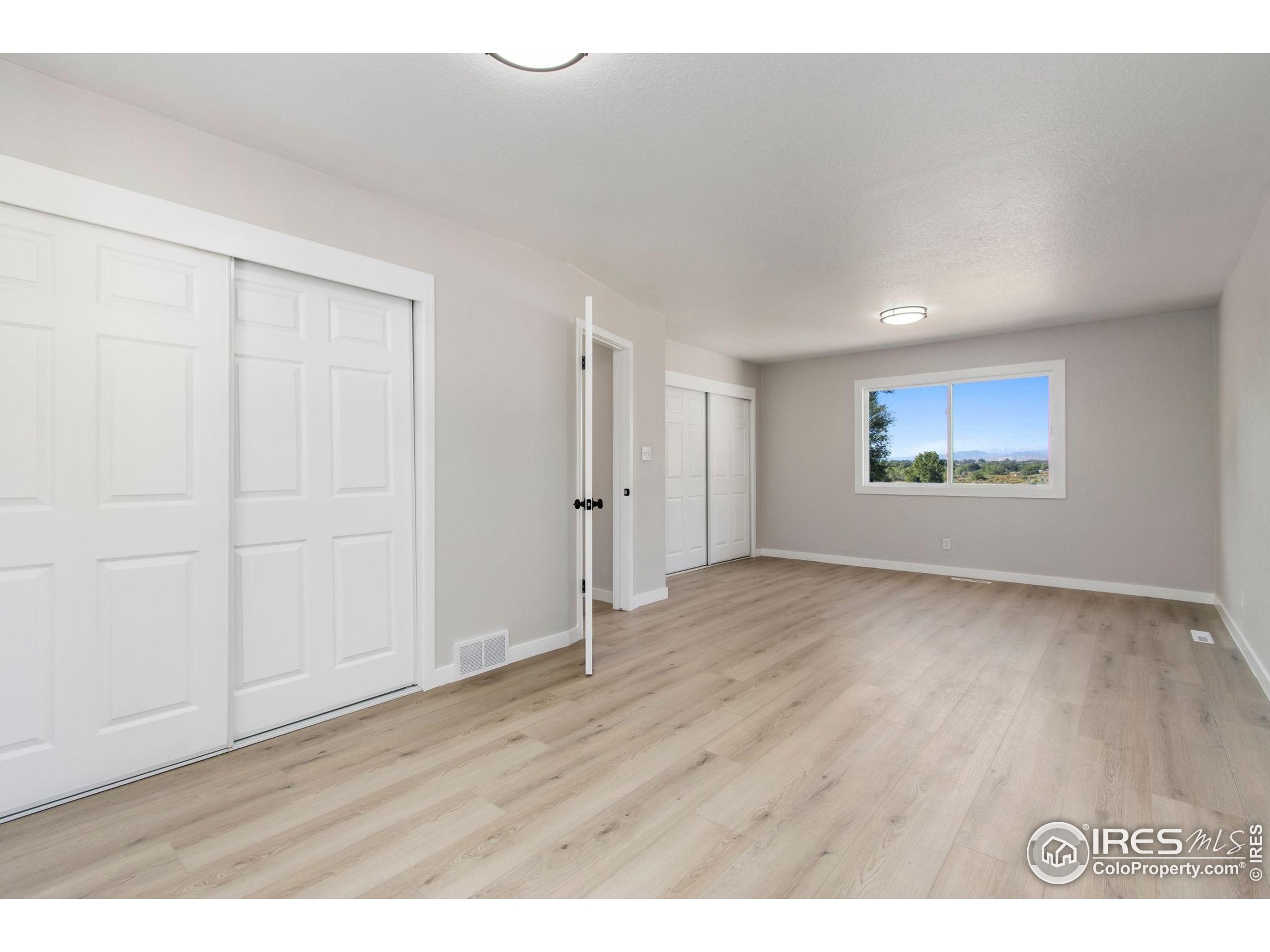 1049 S Summit View Dr