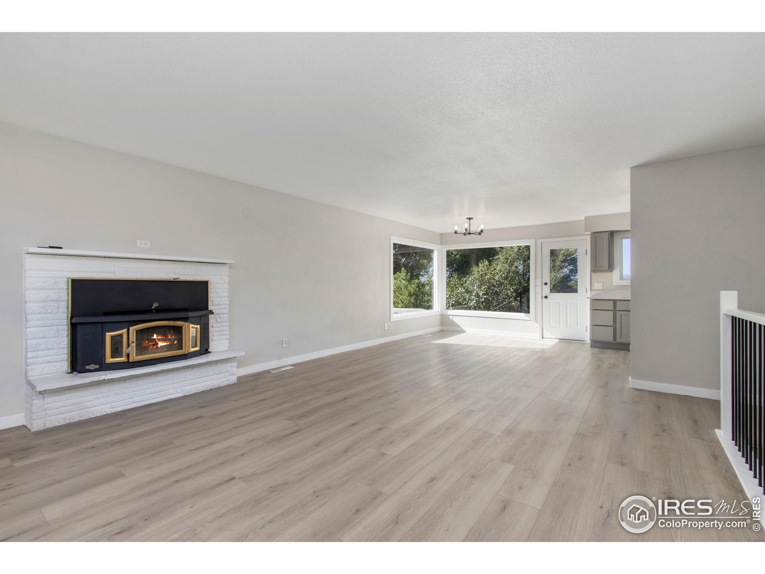 1049 S Summit View Dr