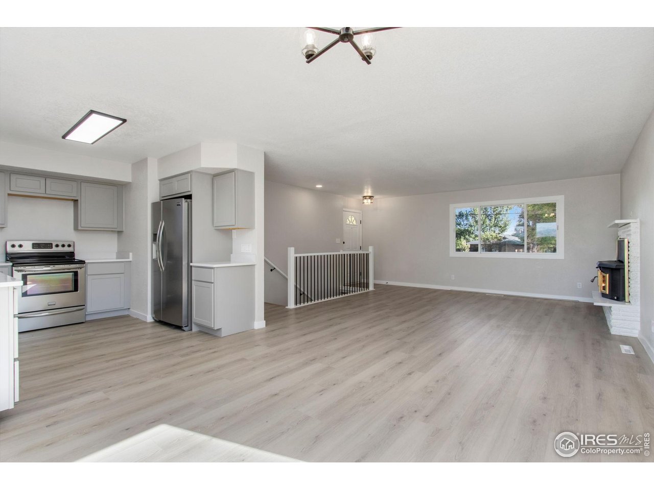 1049 S Summit View Dr