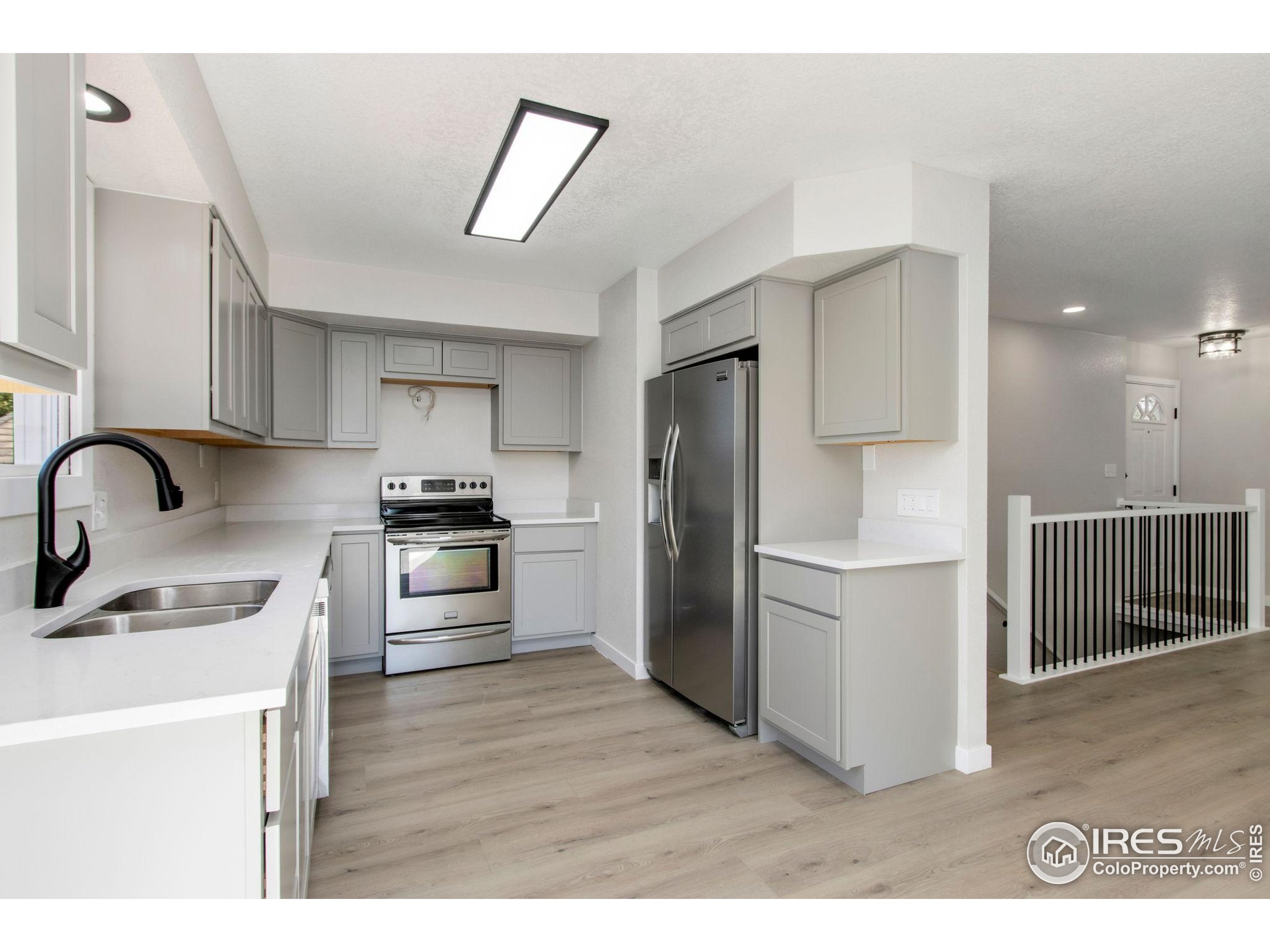 1049 S Summit View Dr