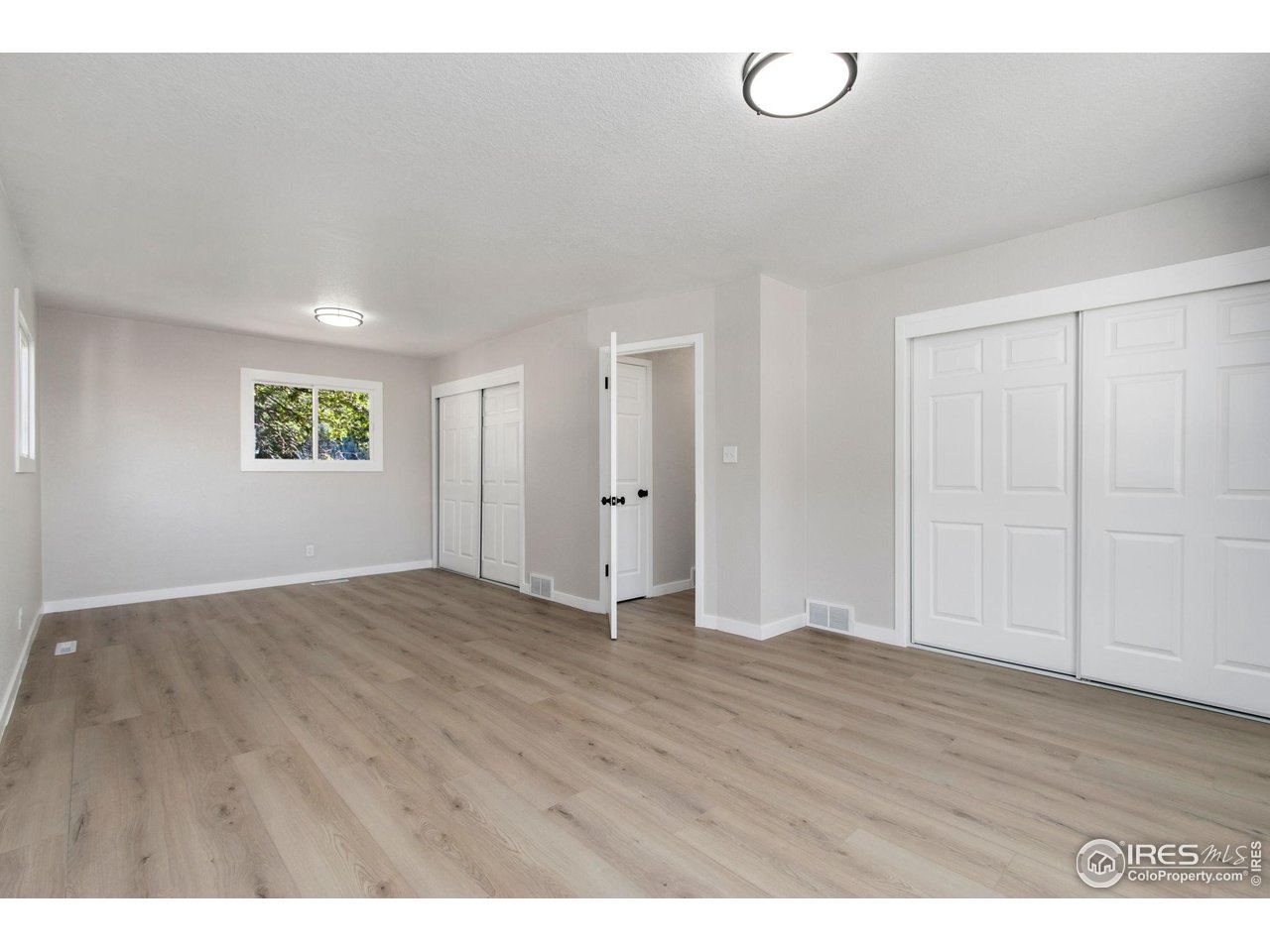 1049 S Summit View Dr