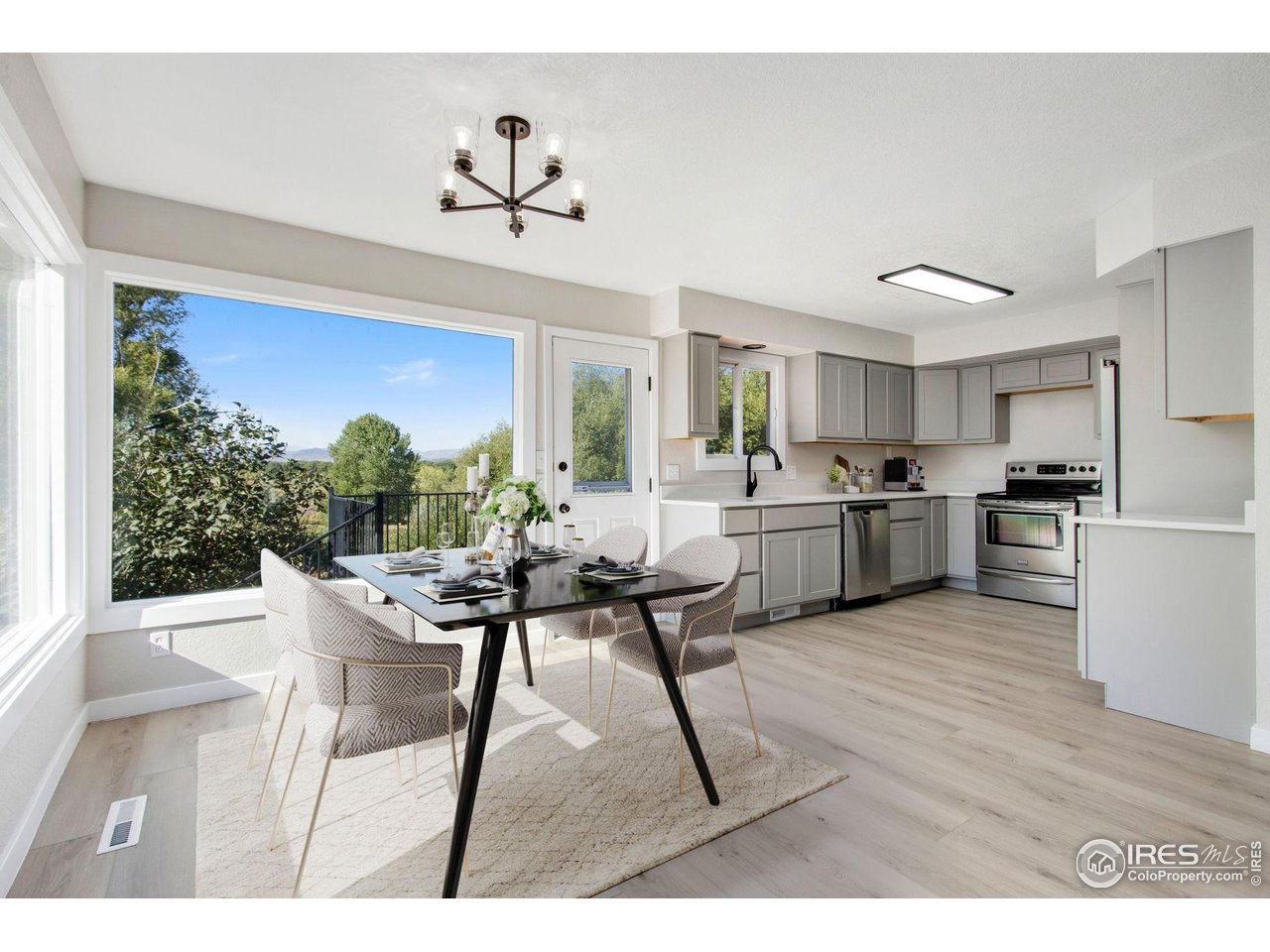 1049 S Summit View Dr