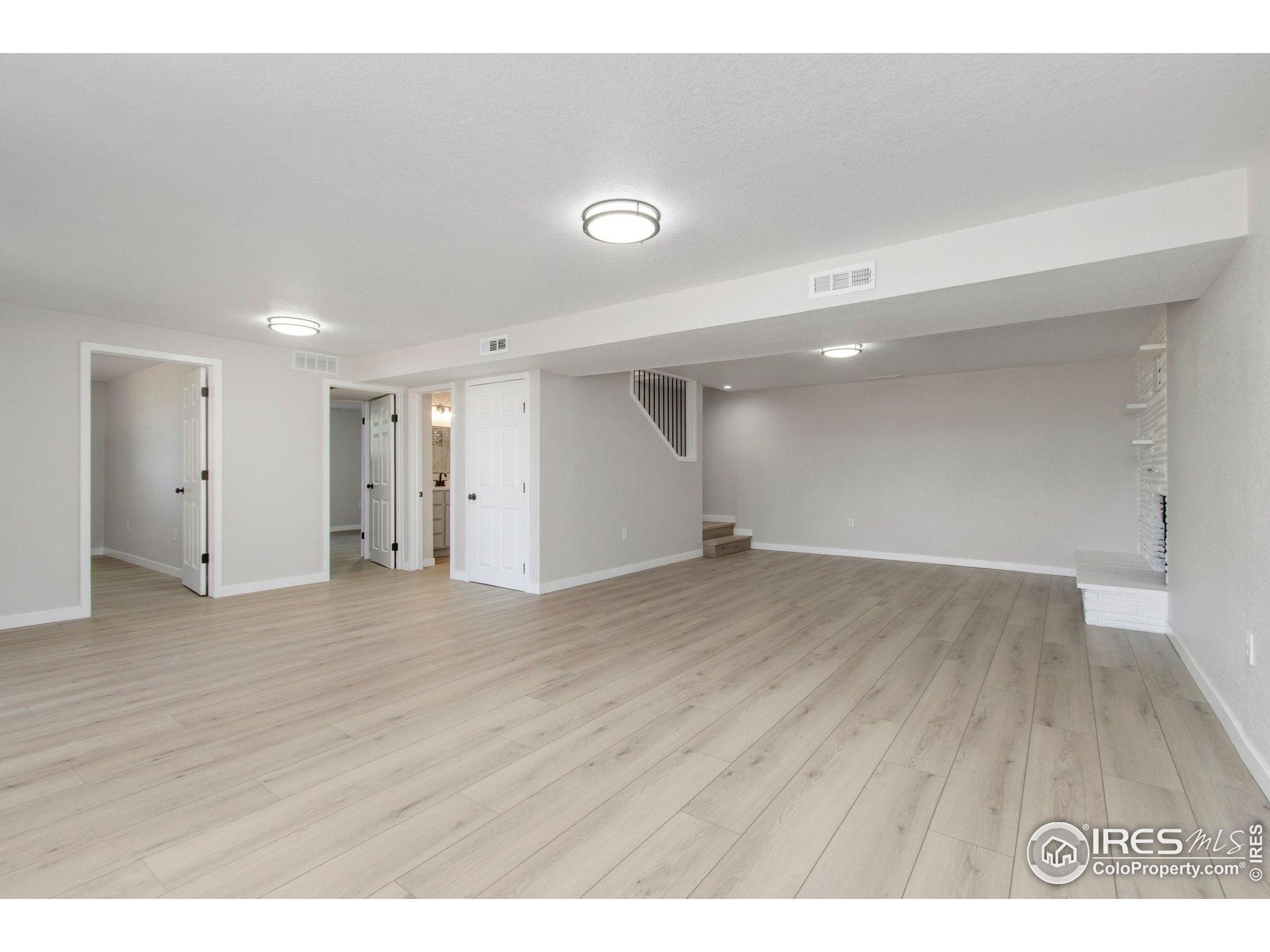 1049 S Summit View Dr