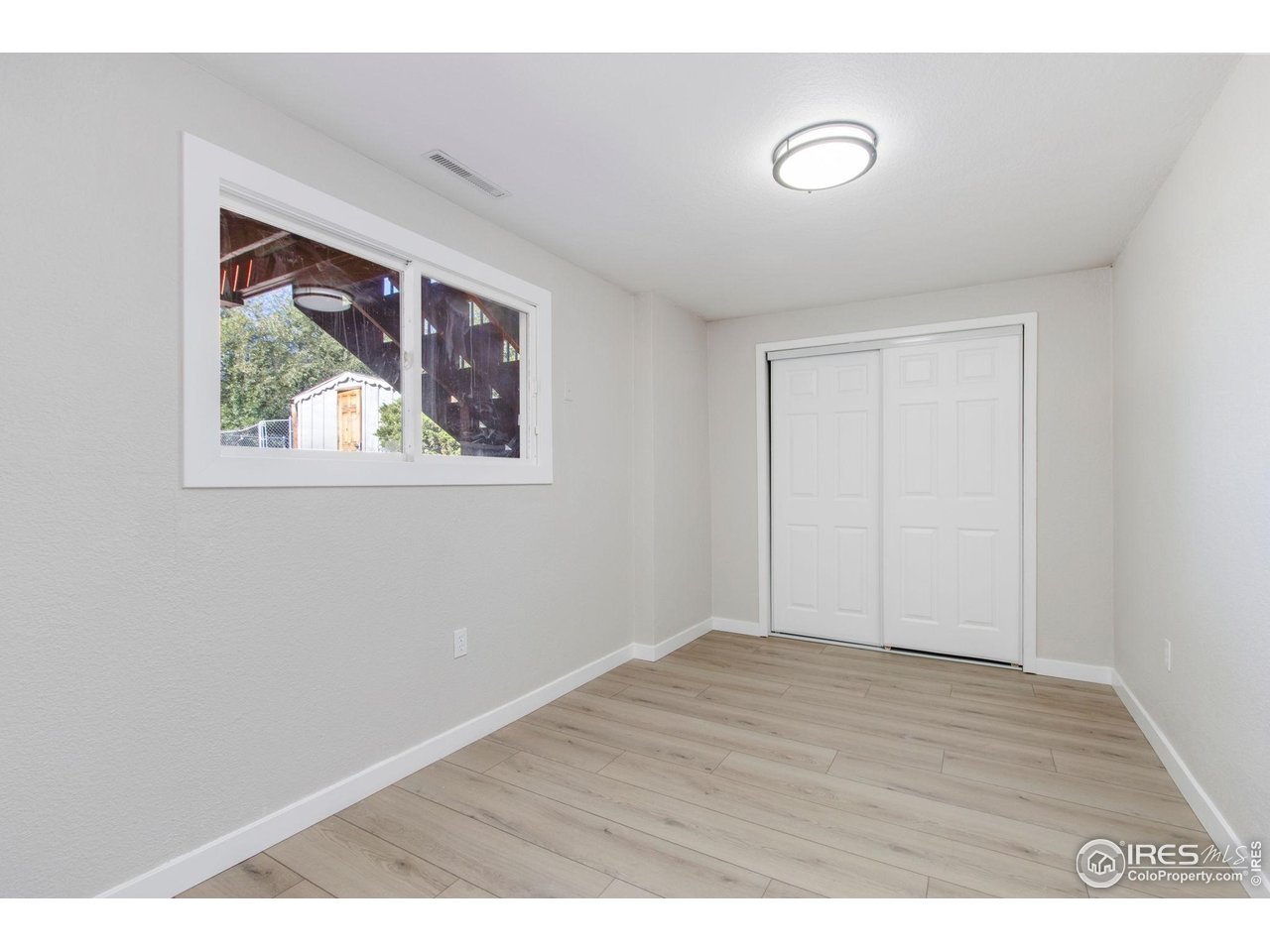 1049 S Summit View Dr