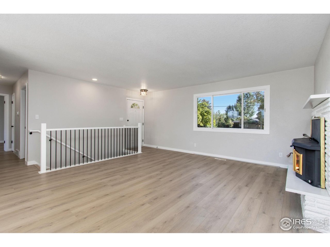 1049 S Summit View Dr