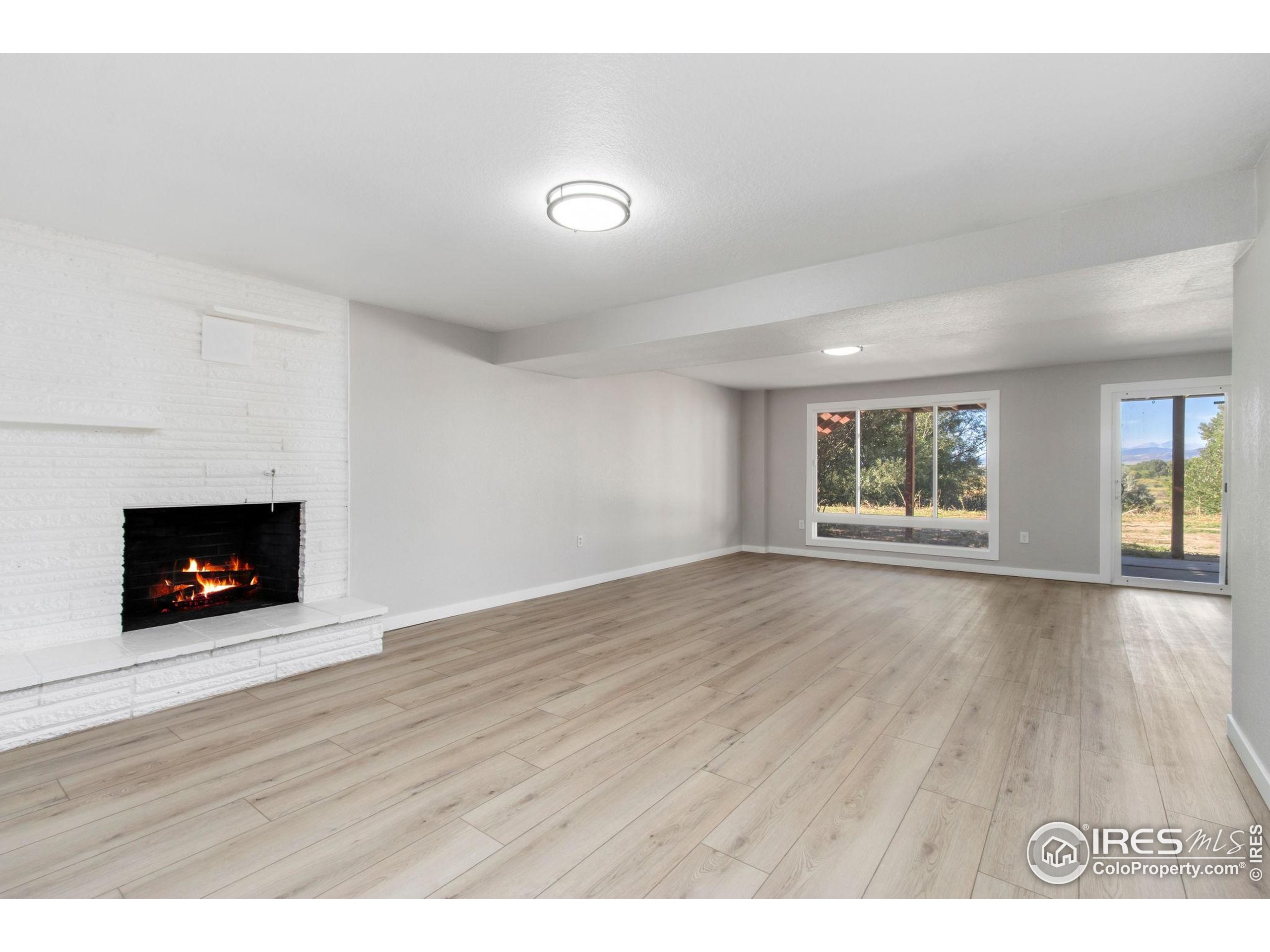 1049 S Summit View Dr