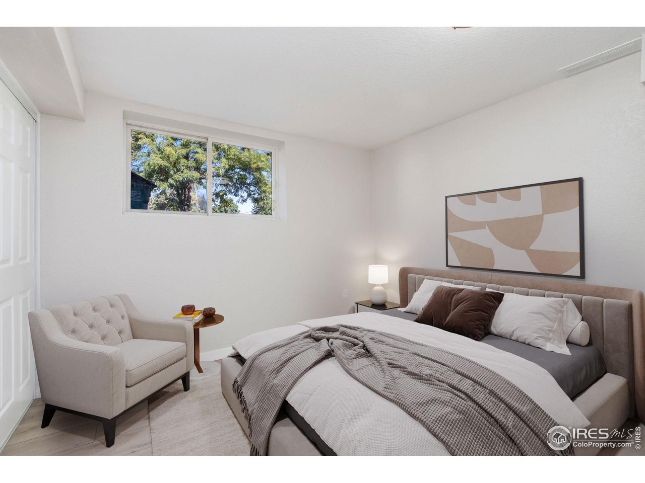 1049 S Summit View Dr