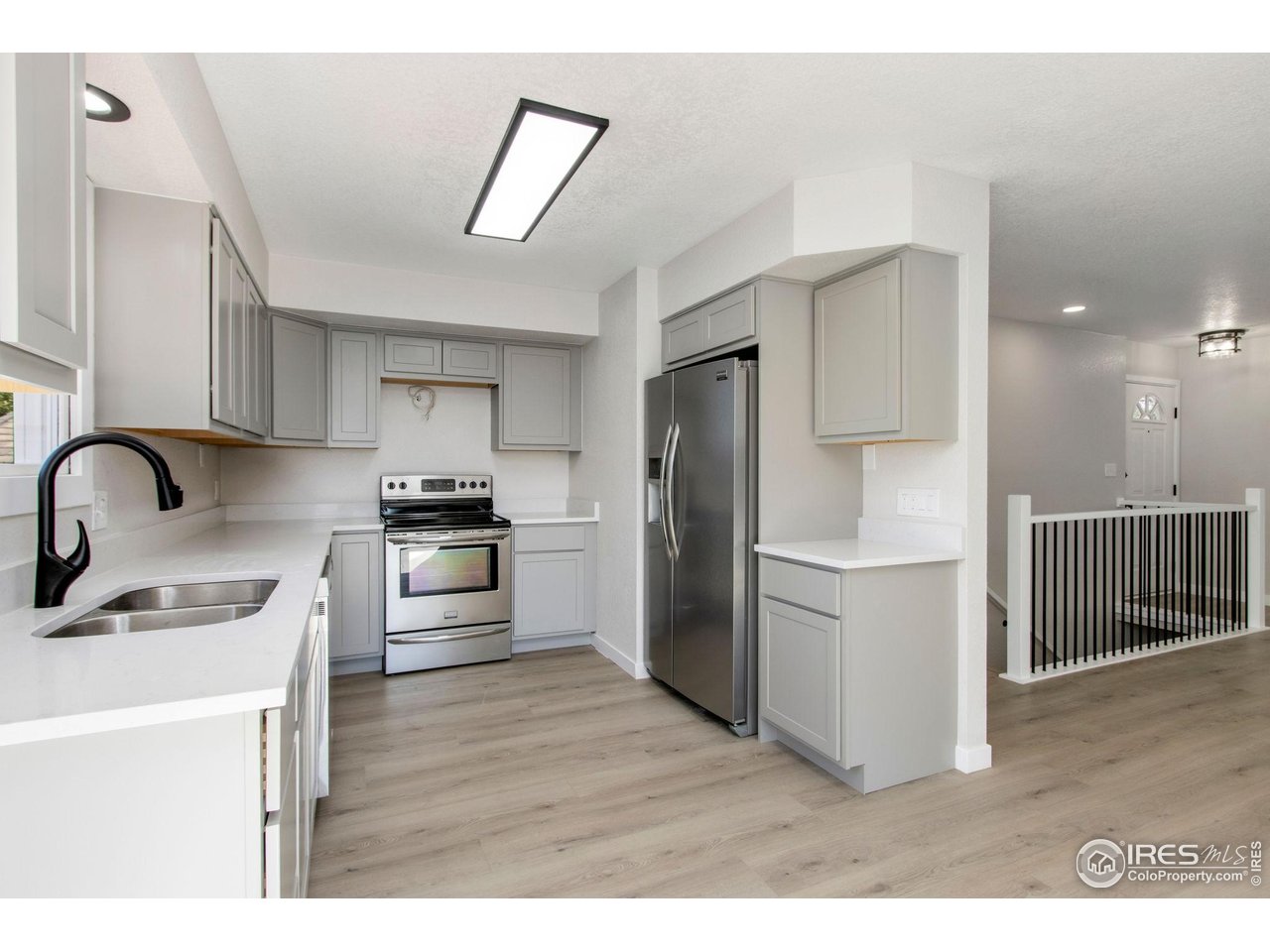 1049 S Summit View Dr