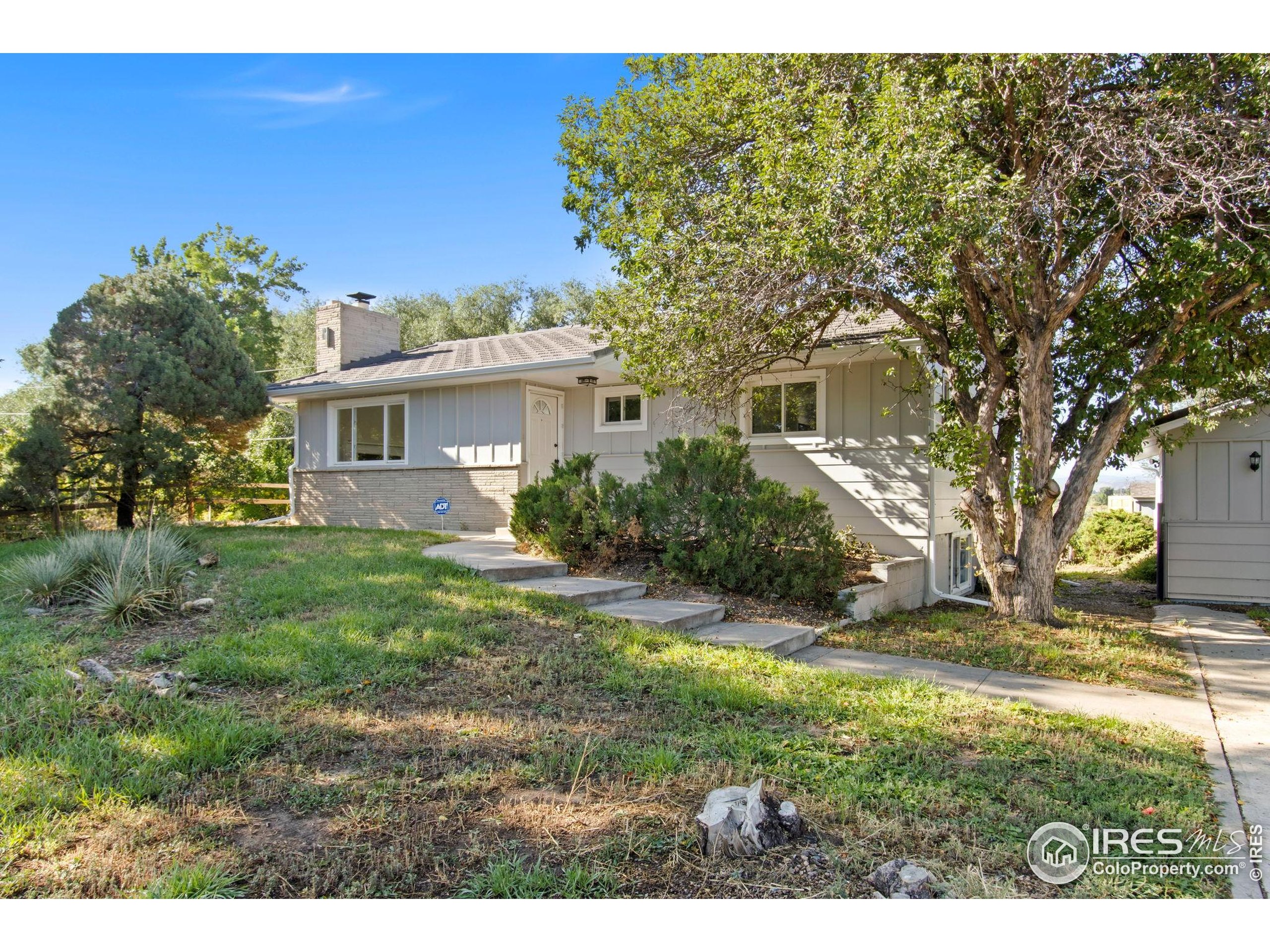 1049 S Summit View Dr