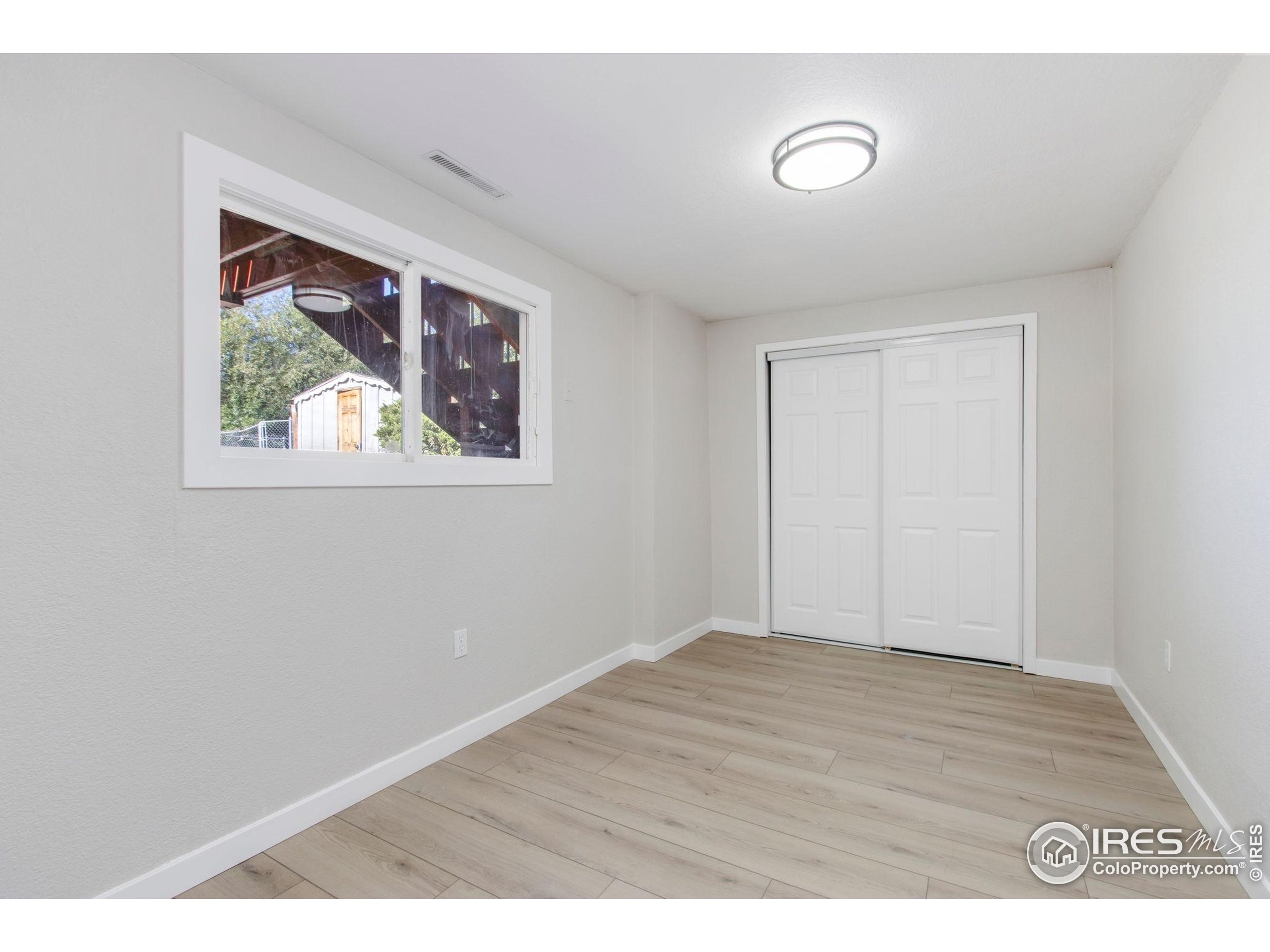 1049 S Summit View Dr